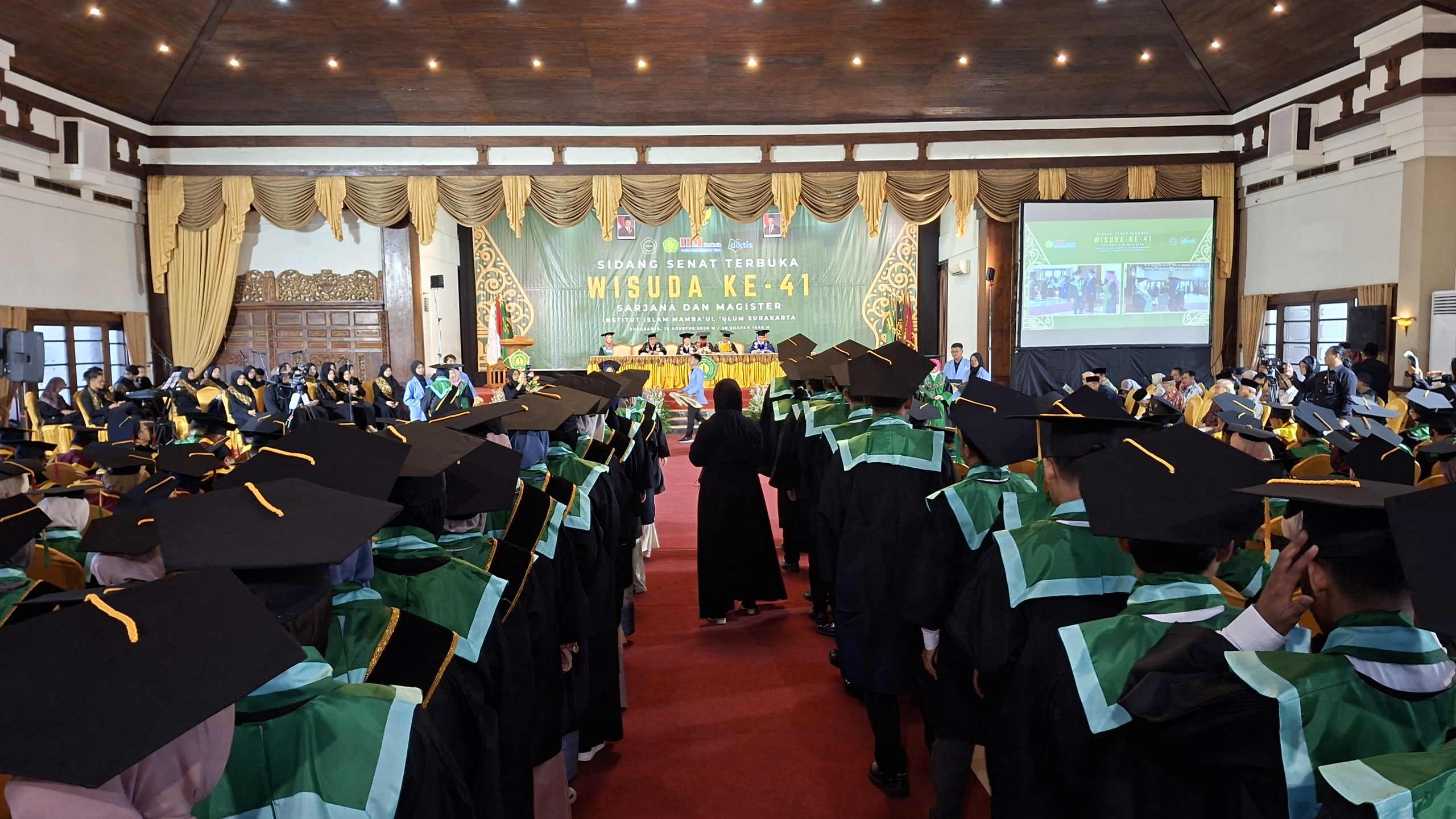 IIM Surakarta Wisuda 316 Lulusan, Rektor Tekankan Pentingnya Akhlak dan Kemanfaatan Ilmu