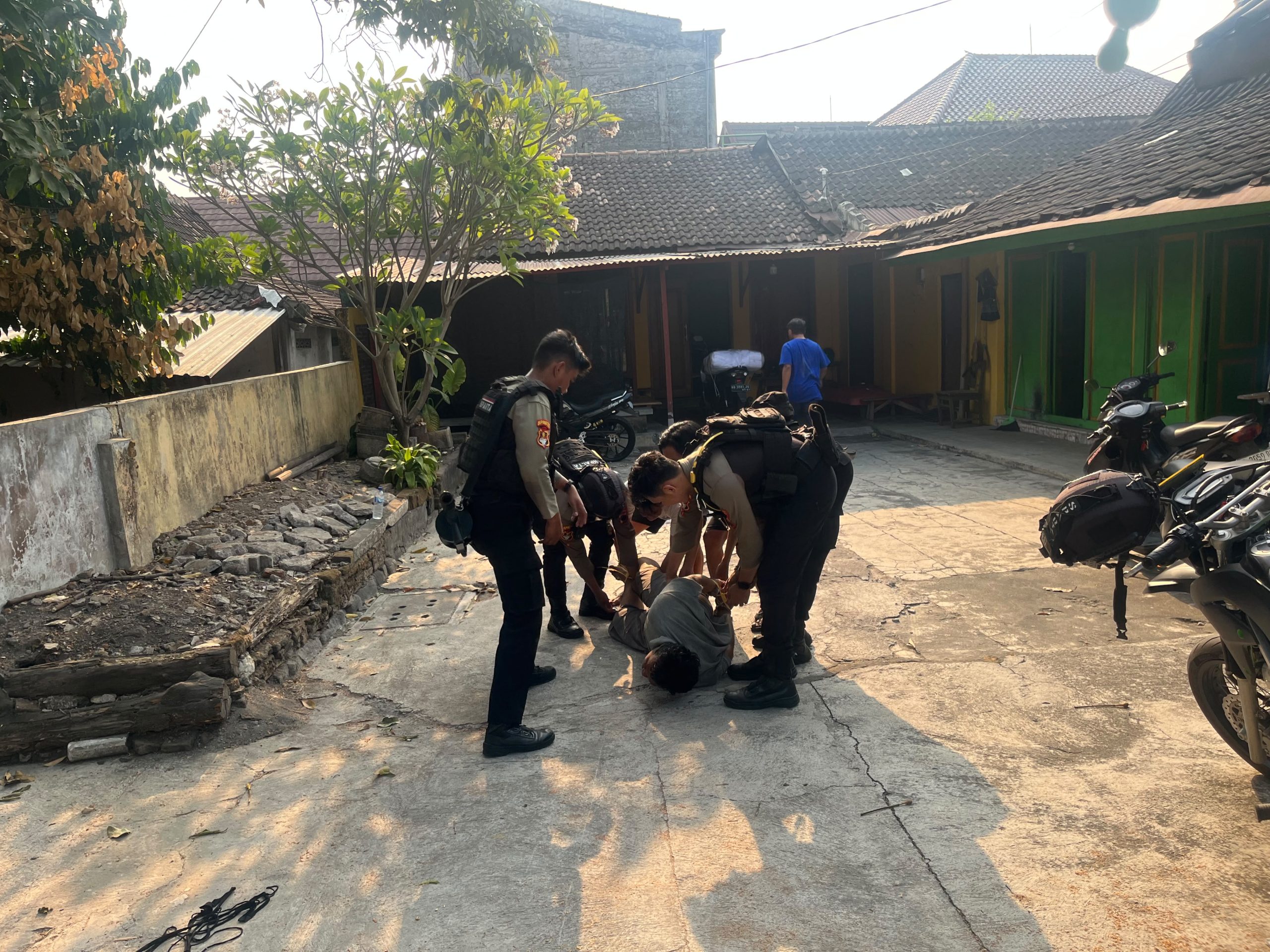 Diduga Alami Gangguan Kesehatan Jiwa, Warga Gilingan Diamankan Tim Sparta Usai Mengamuk