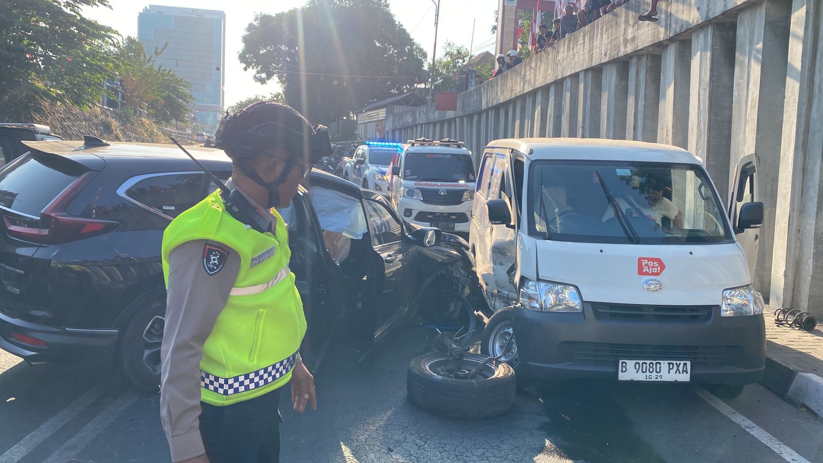 Tiga Mobil Terlibat Kecelakaan di Viaduk Gilingan Solo, Honda CR-V Tabrak Dua Kendaraan