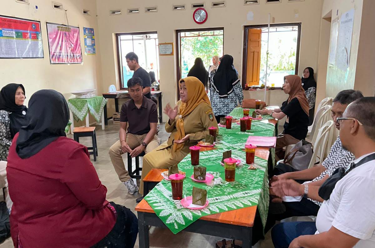 Tim PPK Ormawa DKV ISI Surakarta Siapkan Penyuluhan AIDS melalui Pelatihan Canva di Laweyan